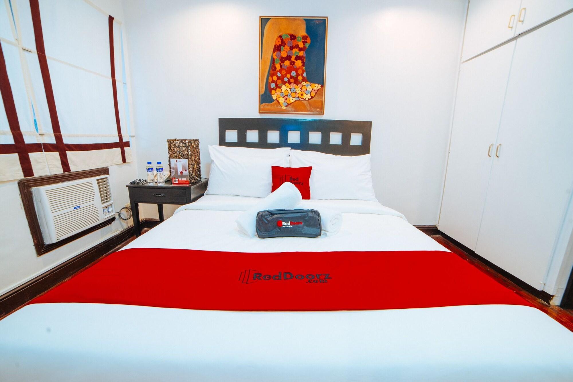Reddoorz Premium Near Greenbelt Makati - Vaccinated Staff Makati City Exterior photo