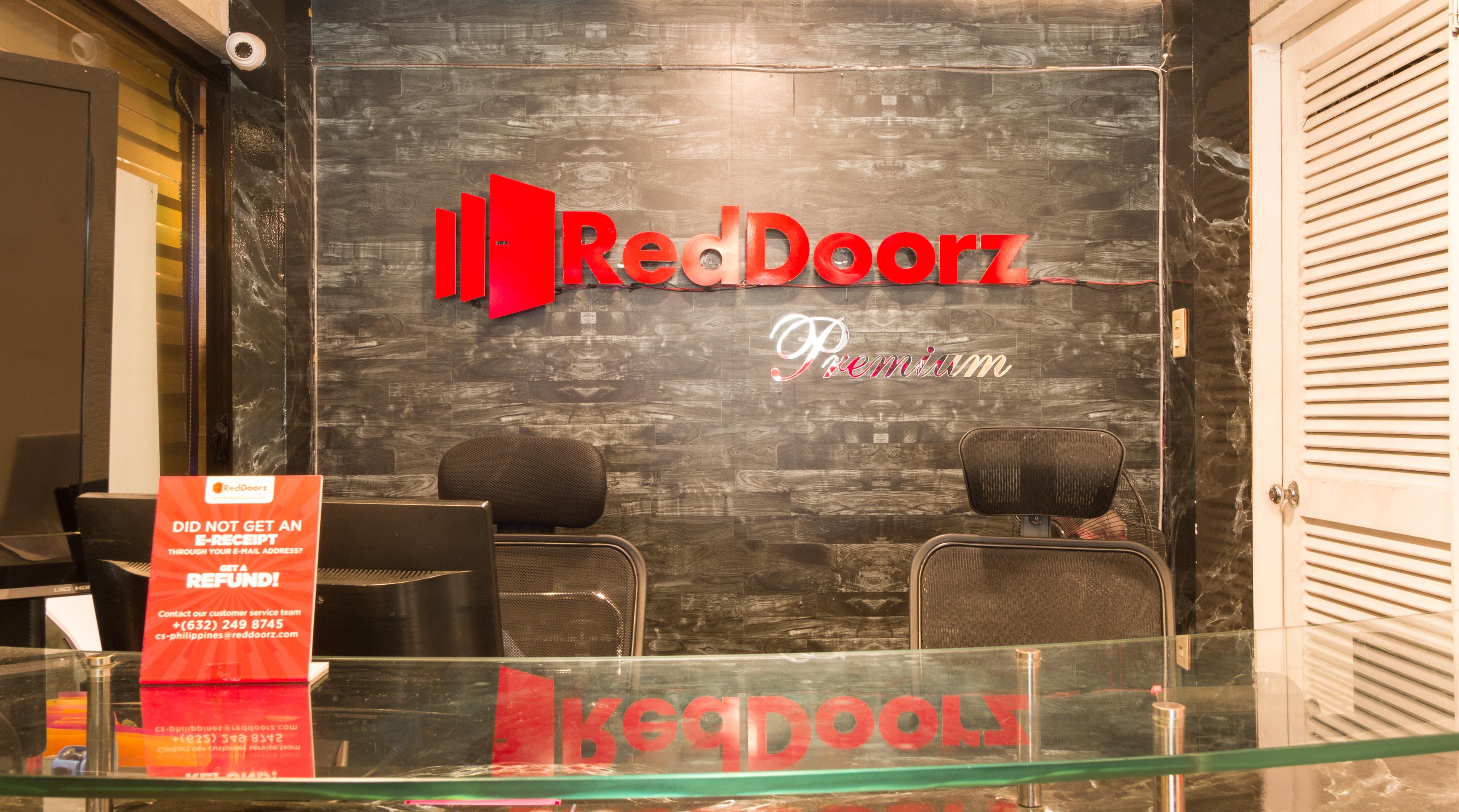 Reddoorz Premium Near Greenbelt Makati - Vaccinated Staff Makati City Exterior photo